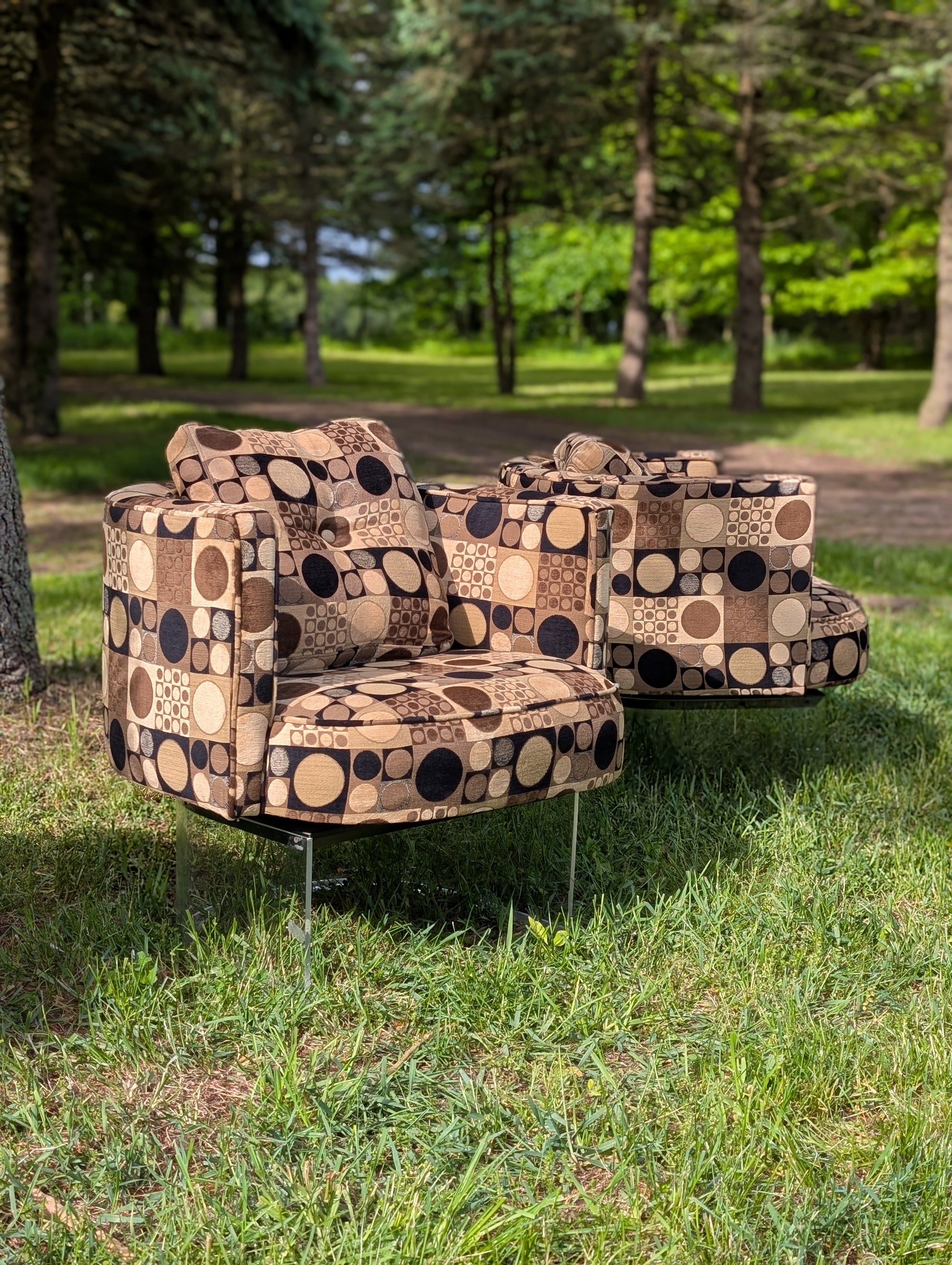 Vladimir Kagan Lucite Base Swivel Barrel Chair
