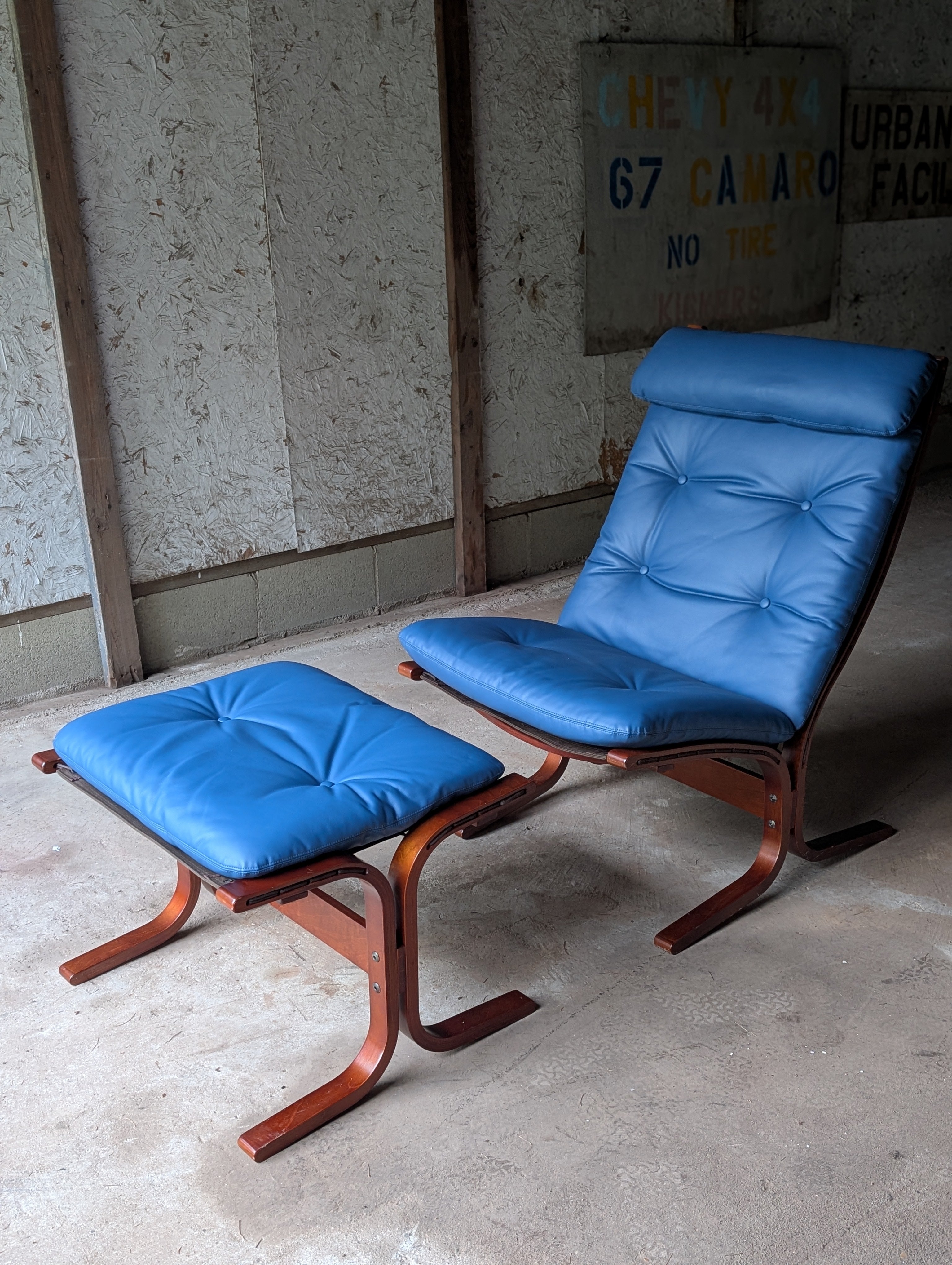 Siesta Chair and Ottoman