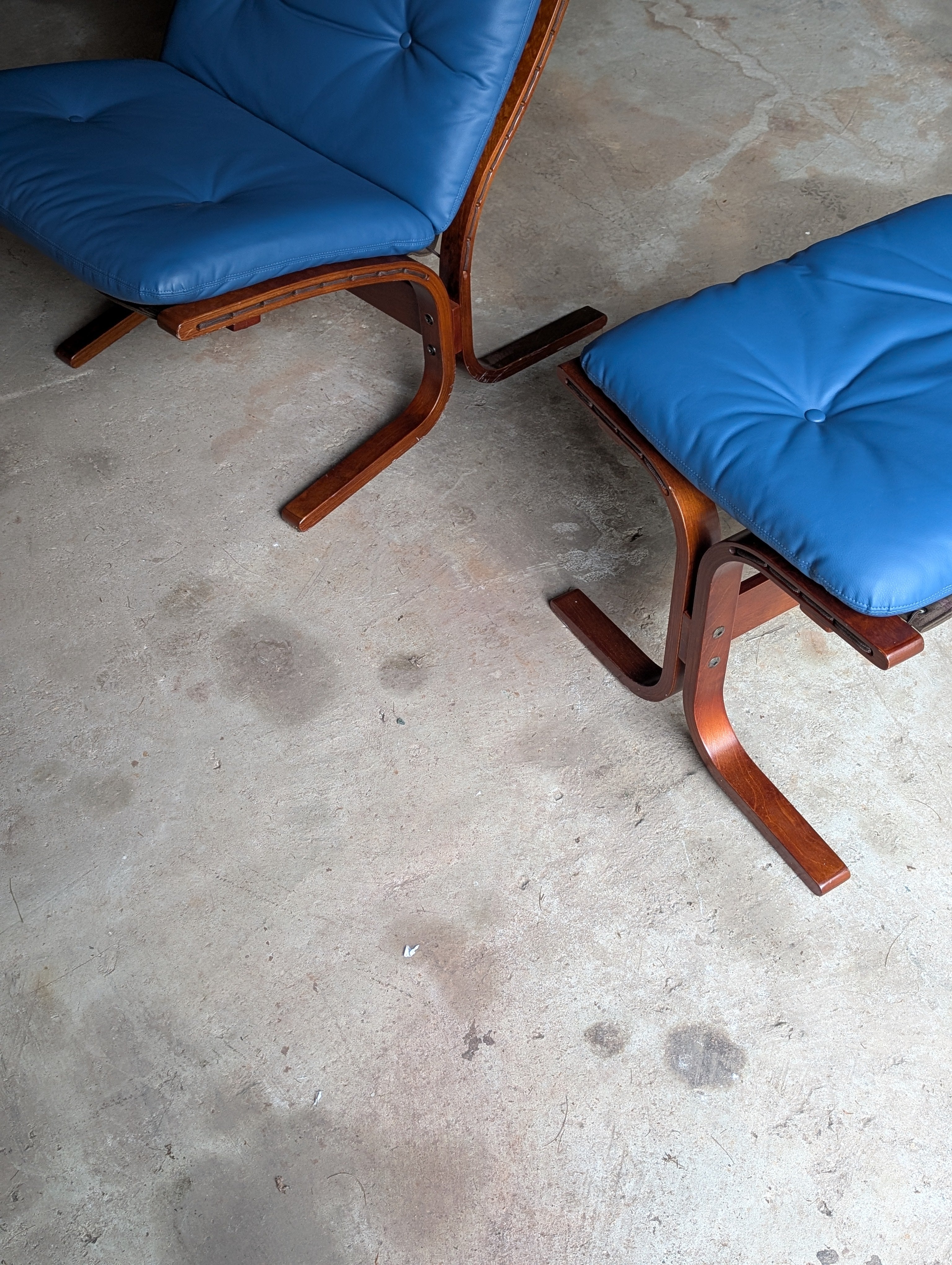 Siesta Chair and Ottoman